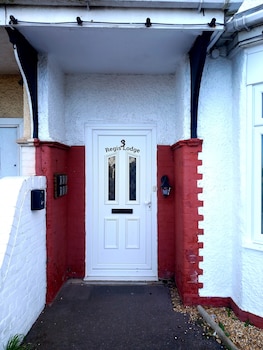 Regis Lodge Guesthouse,,2 star