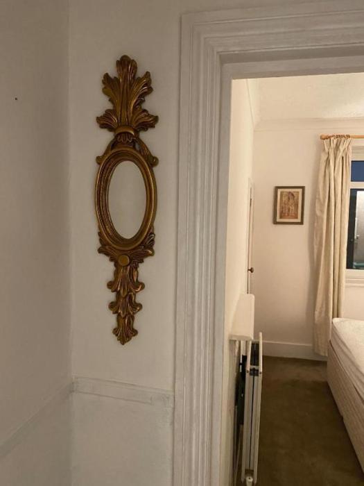 regis lodge guesthouse