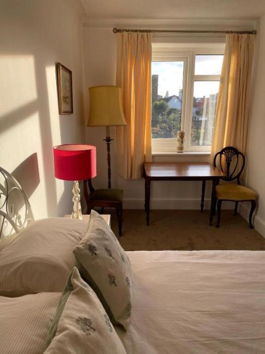regis lodge guesthouse