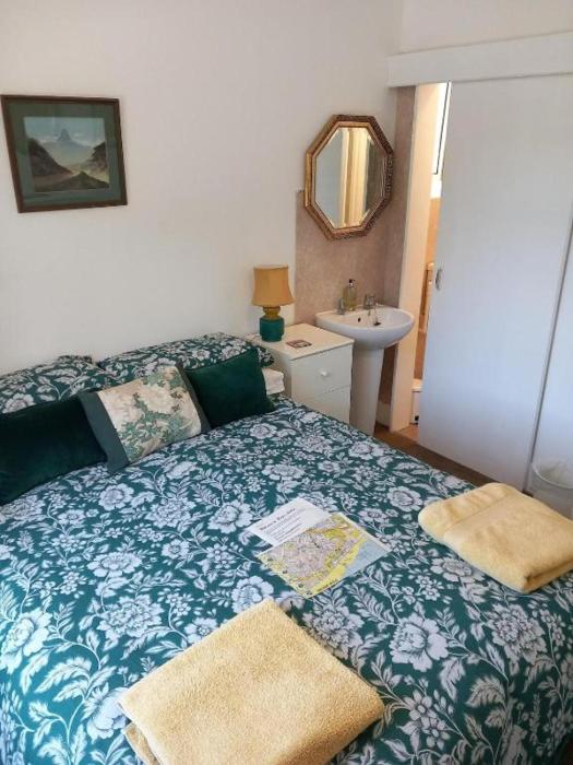regis lodge guesthouse