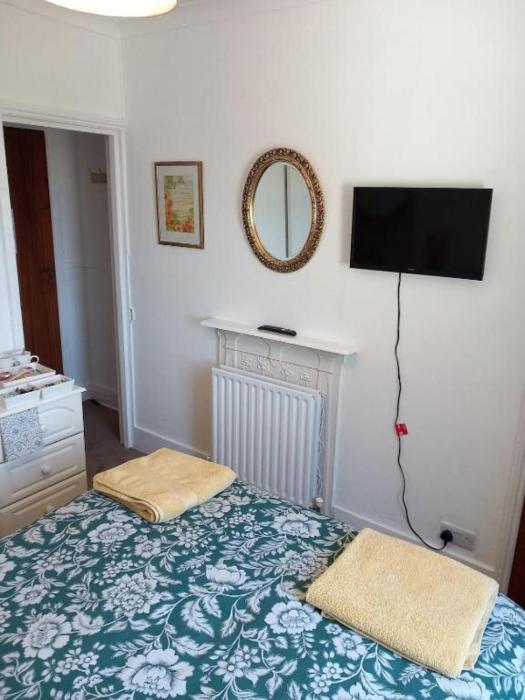 regis lodge guesthouse