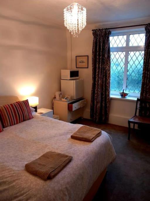 regis lodge guesthouse