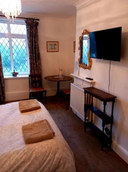 regis lodge guesthouse