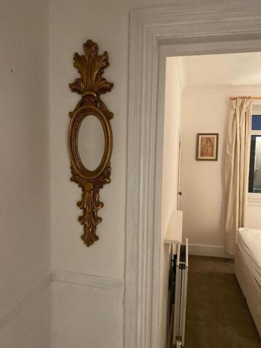 regis lodge guesthouse
