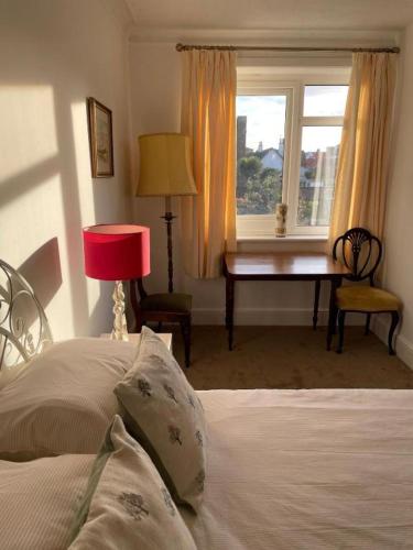 regis lodge guesthouse