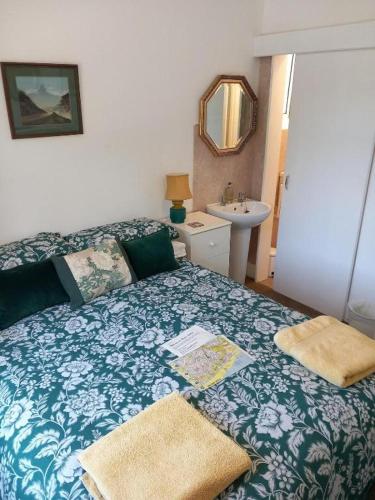 regis lodge guesthouse