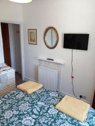 regis lodge guesthouse