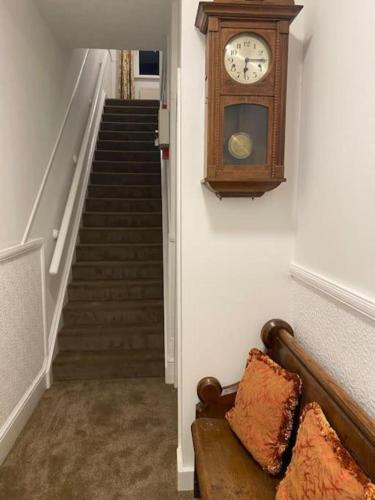 regis lodge guesthouse