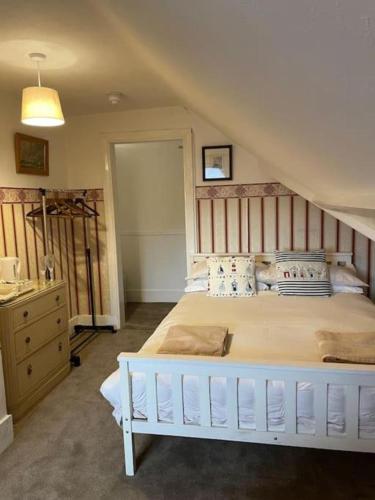 regis lodge guesthouse