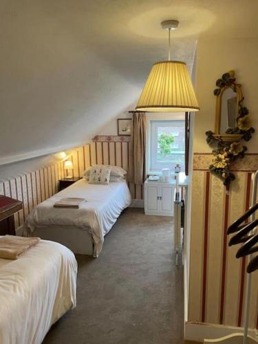 regis lodge guesthouse