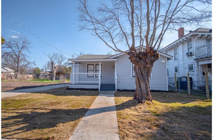 stylish and spacious comfort 4br 3ba downtown gem