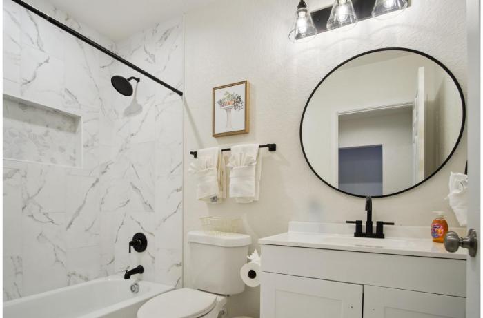 stylish and spacious comfort 4br 3ba downtown gem