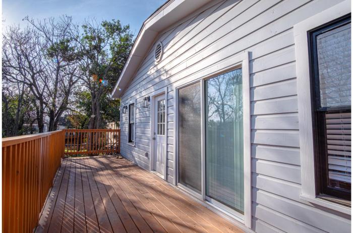 stylish and spacious comfort 4br 3ba downtown gem