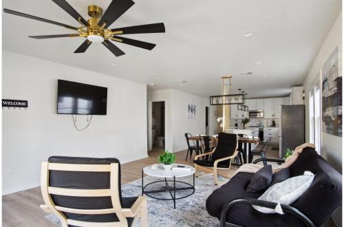 stylish and spacious comfort 4br 3ba downtown gem