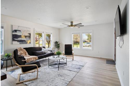stylish and spacious comfort 4br 3ba downtown gem