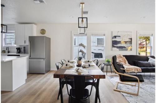 stylish and spacious comfort 4br 3ba downtown gem
