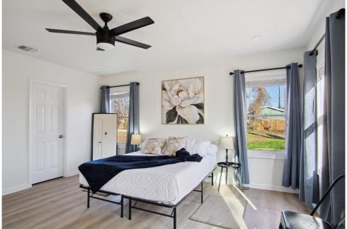 stylish and spacious comfort 4br 3ba downtown gem