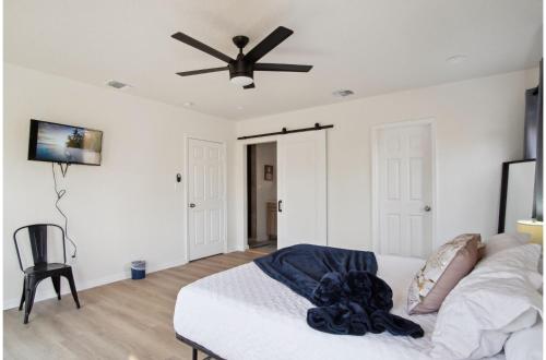 stylish and spacious comfort 4br 3ba downtown gem