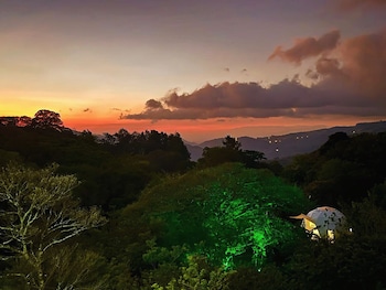 Macas Moon Glamping,,2 star