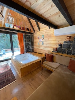 Lost River Bungalov,,0 star