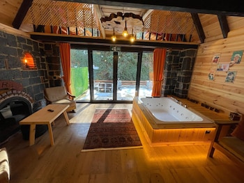 Lost River Bungalov,,0 star