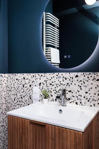 retro glamour by upstairs