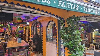 La Mamasita Hostel,,2 star