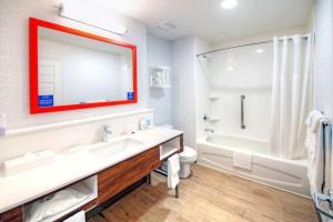 Hampton Inn By Hilton Ottawa,Ottawa>>Nottawa,3 star
