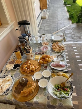 Shakuri Guest House,,4 star
