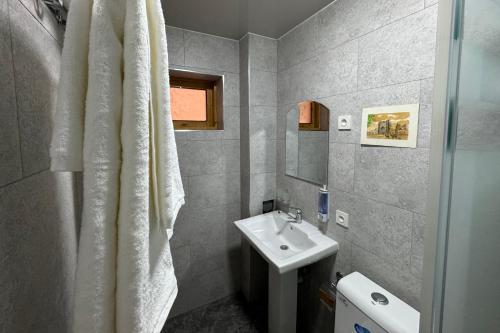 shakuri guest house