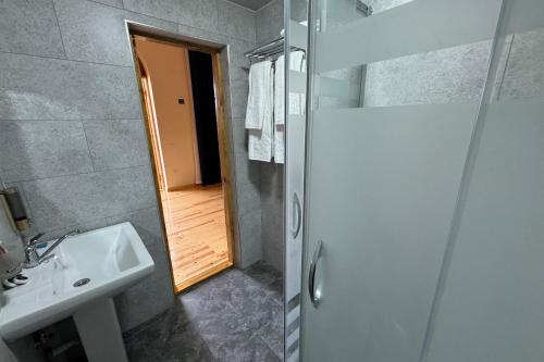shakuri guest house