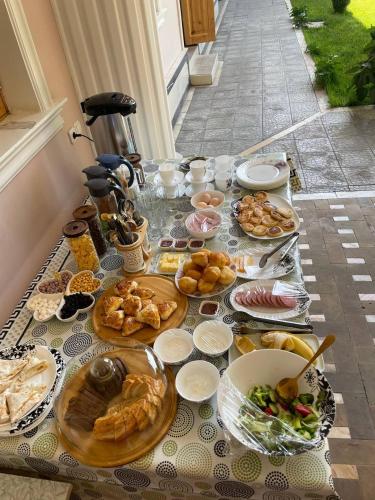 shakuri guest house