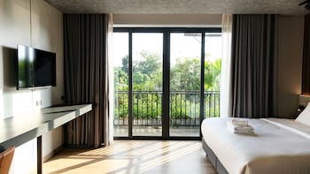 Lush Inn Phuket,,4 star