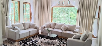 Amini Guest House,,4 star