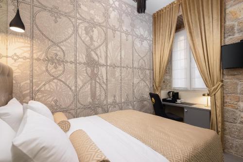 Luxury Rooms Golden Palace City Centre,,4 star