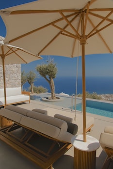 vouno santorini private villas