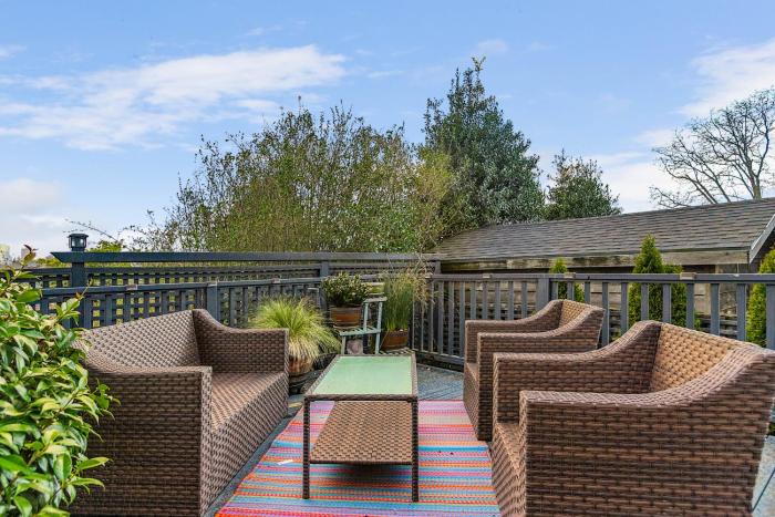 madrona bliss a modern escape