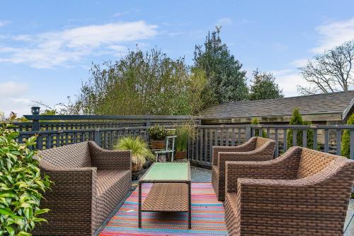 madrona bliss a modern escape