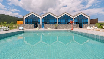 le pavilion pool villa