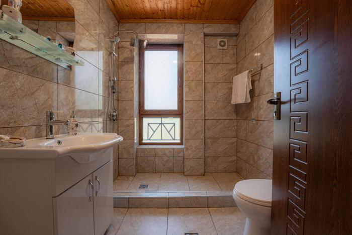 hotel and restaurant villa givisi
