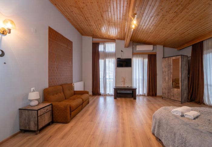 hotel and restaurant villa givisi