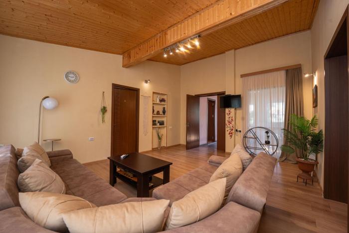 hotel and restaurant villa givisi