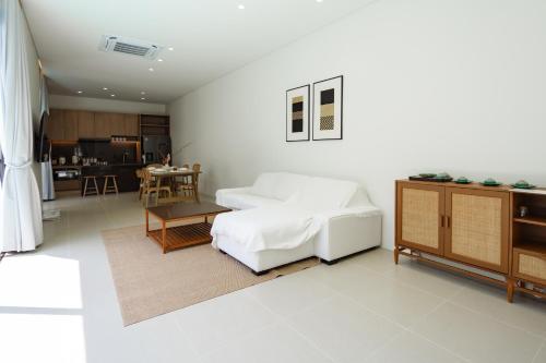 tree oclock pool villa phuket