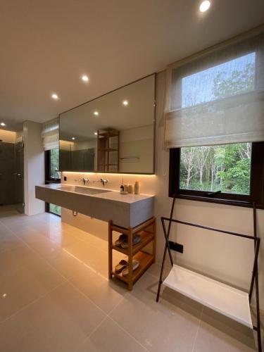 tree oclock pool villa phuket
