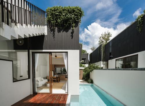 tree oclock pool villa phuket