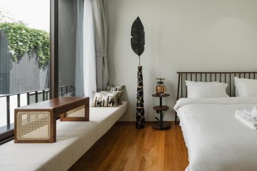 tree oclock pool villa phuket