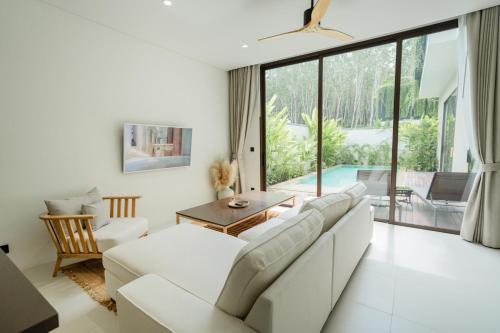 tree oclock pool villa phuket