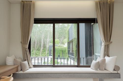 tree oclock pool villa phuket