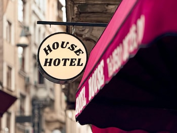 brick house hotel