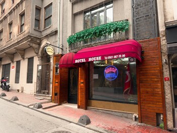 brick house hotel